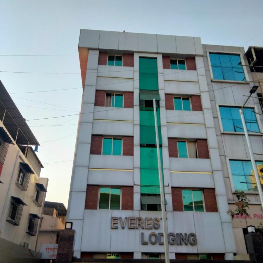 Hotel Everest Lodging Navi Mumbai Exteriör bild