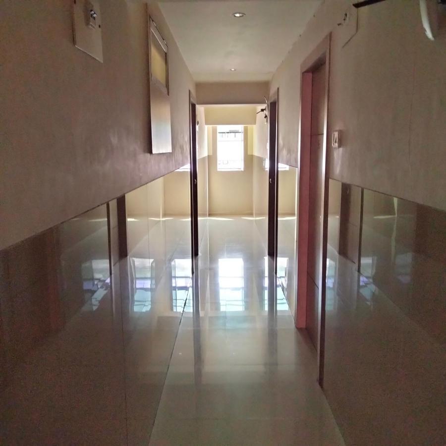 Hotel Everest Lodging Navi Mumbai Exteriör bild