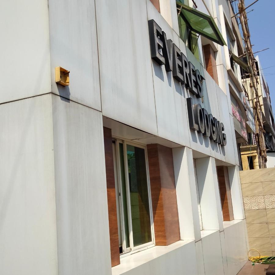 Hotel Everest Lodging Navi Mumbai Exteriör bild