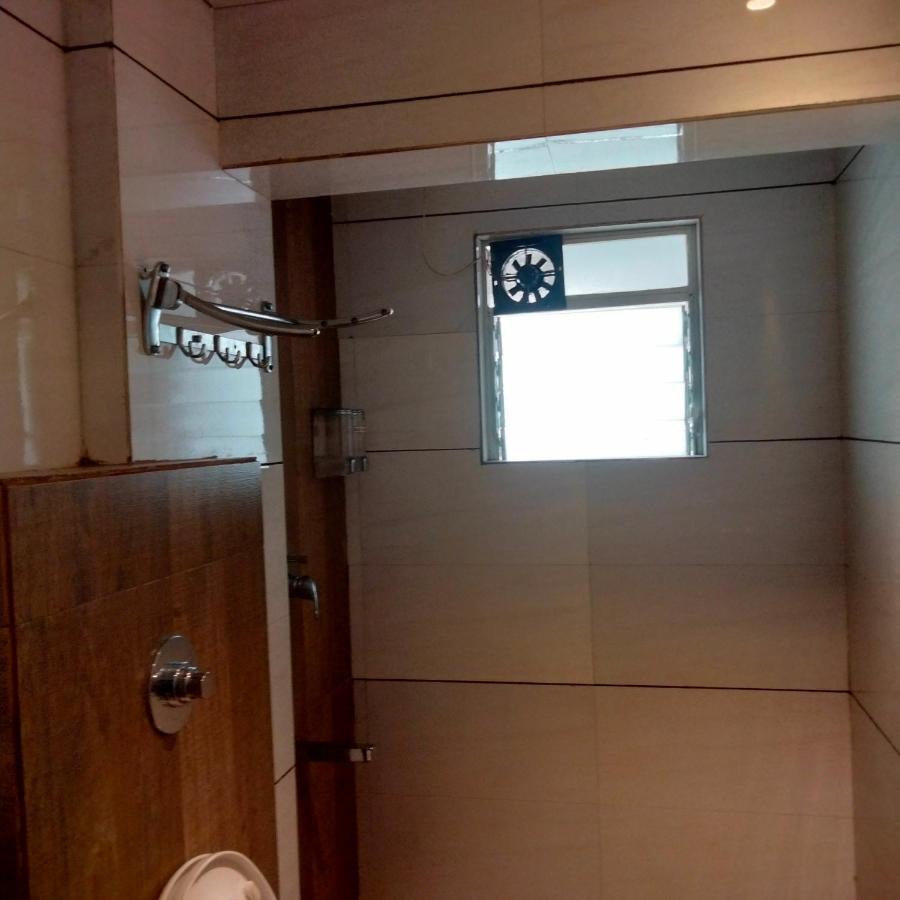 Hotel Everest Lodging Navi Mumbai Exteriör bild