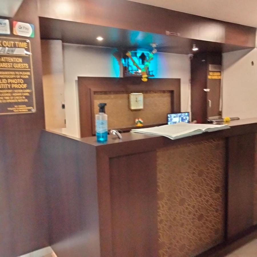Hotel Everest Lodging Navi Mumbai Exteriör bild