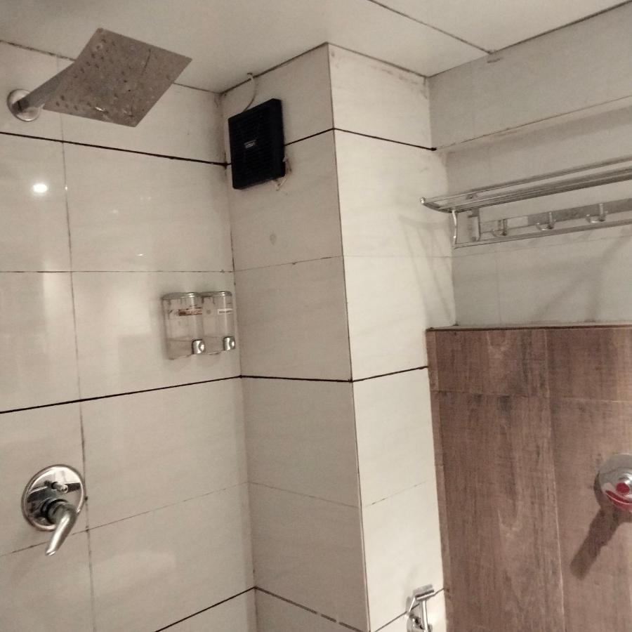 Hotel Everest Lodging Navi Mumbai Exteriör bild