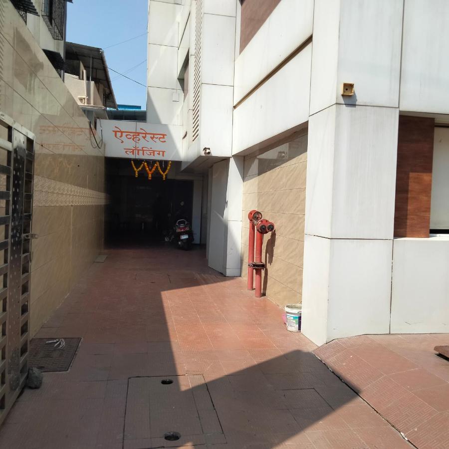 Hotel Everest Lodging Navi Mumbai Exteriör bild