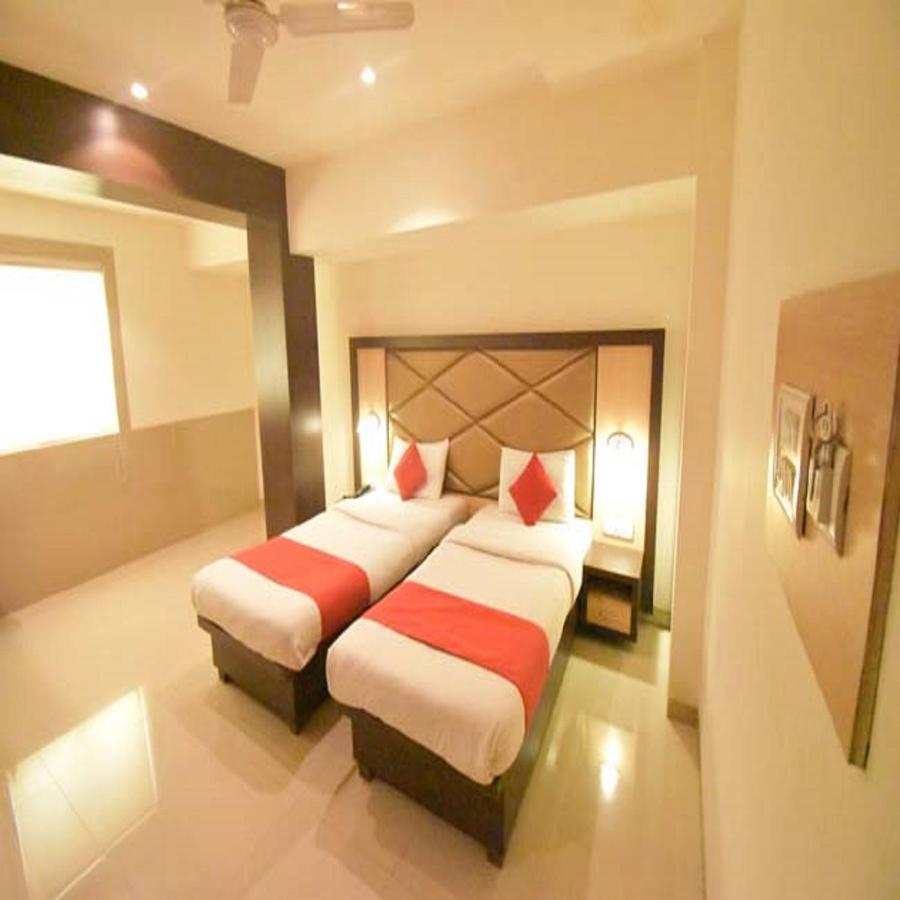 Hotel Everest Lodging Navi Mumbai Exteriör bild