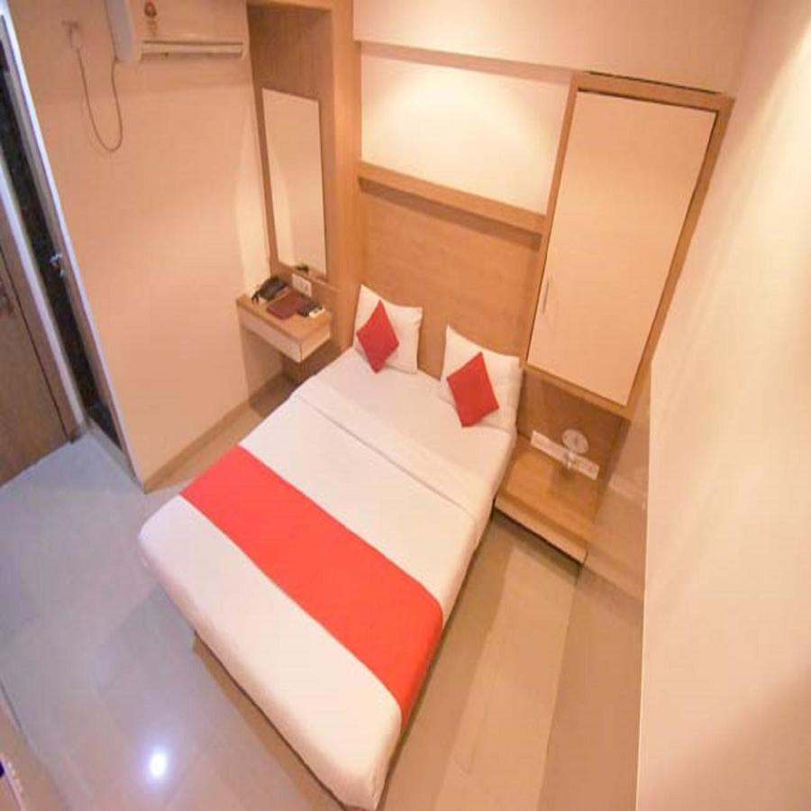 Hotel Everest Lodging Navi Mumbai Exteriör bild