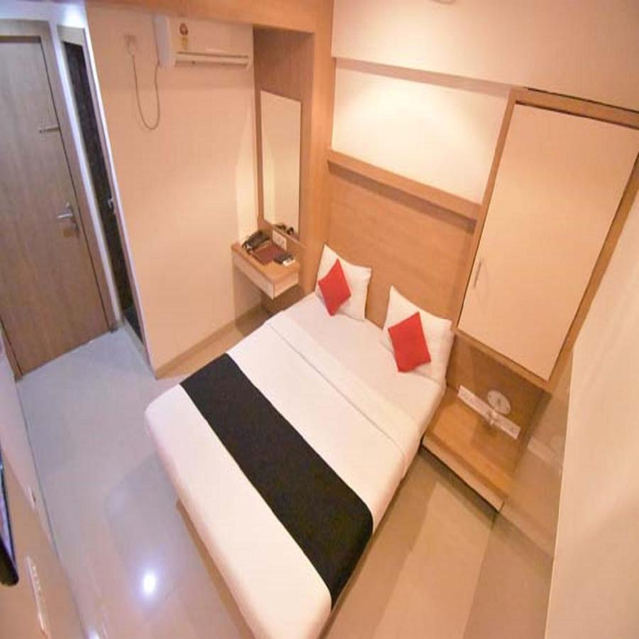 Hotel Everest Lodging Navi Mumbai Exteriör bild