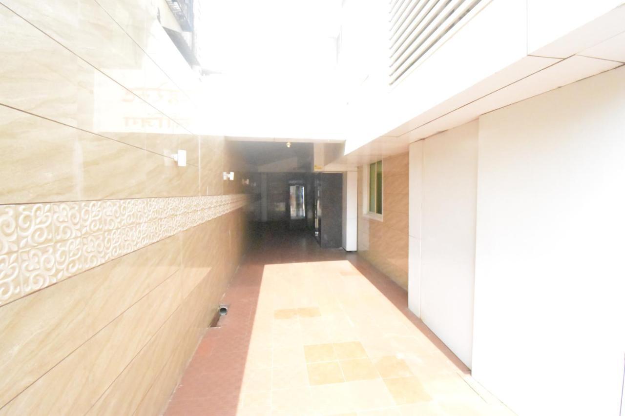 Hotel Everest Lodging Navi Mumbai Exteriör bild
