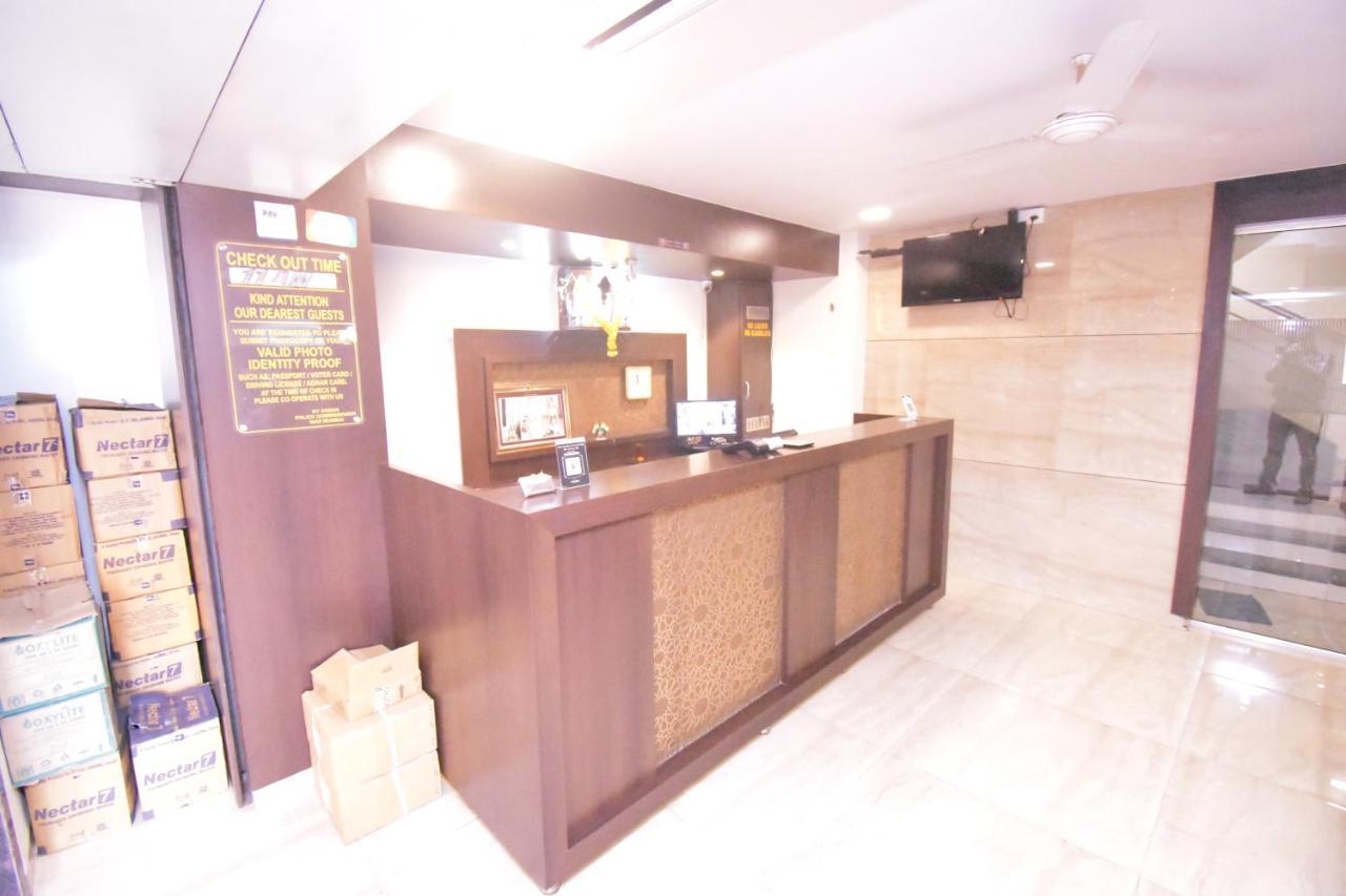 Hotel Everest Lodging Navi Mumbai Exteriör bild