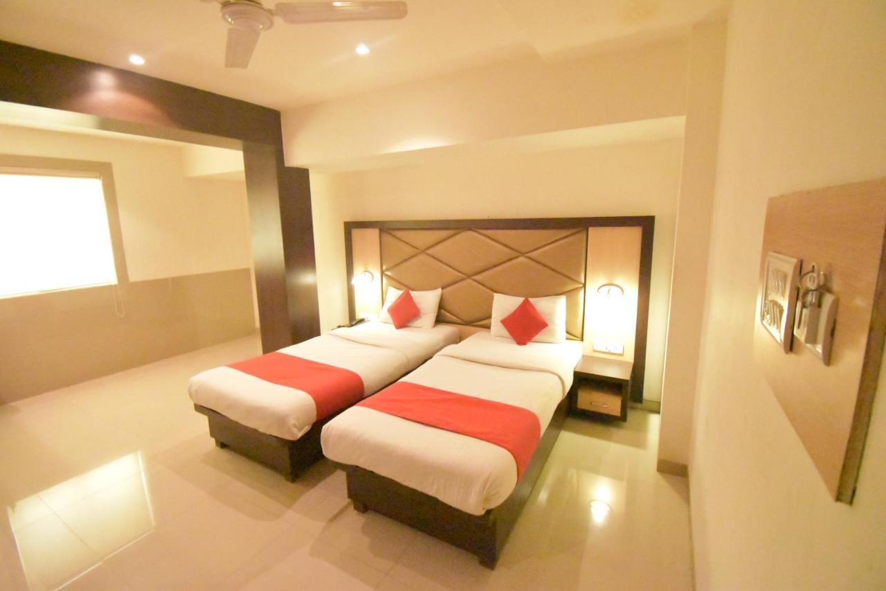 Hotel Everest Lodging Navi Mumbai Exteriör bild