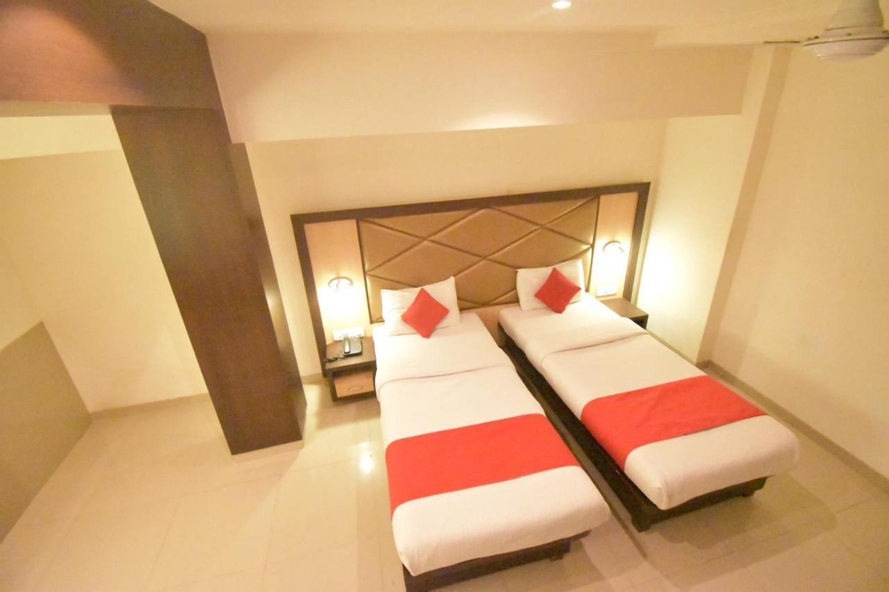 Hotel Everest Lodging Navi Mumbai Exteriör bild